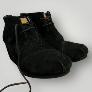 TOMS Black Suede Lace-Up Boots – Minimalist, Comfy & Everyday Cool